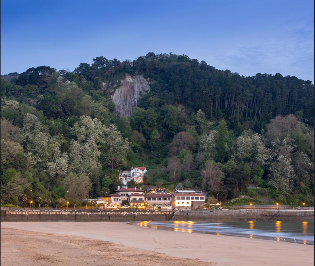 Hotel Ur Bare Zarautz Bagian luar foto