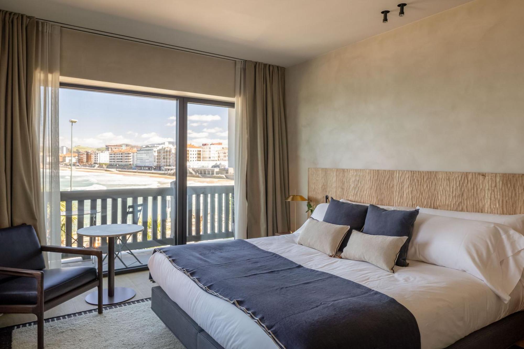 Hotel Ur Bare Zarautz Bagian luar foto