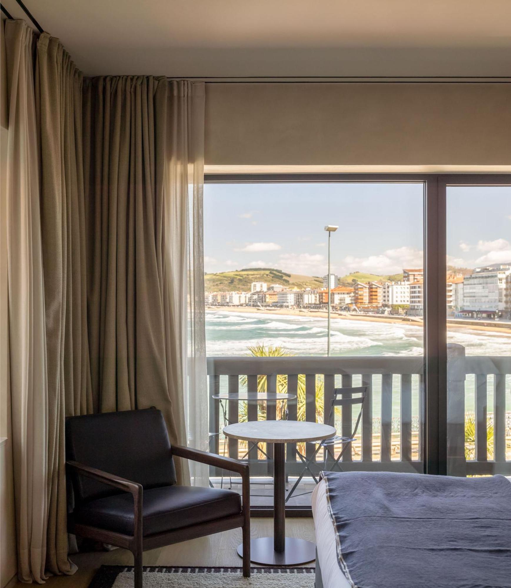 Hotel Ur Bare Zarautz Bagian luar foto