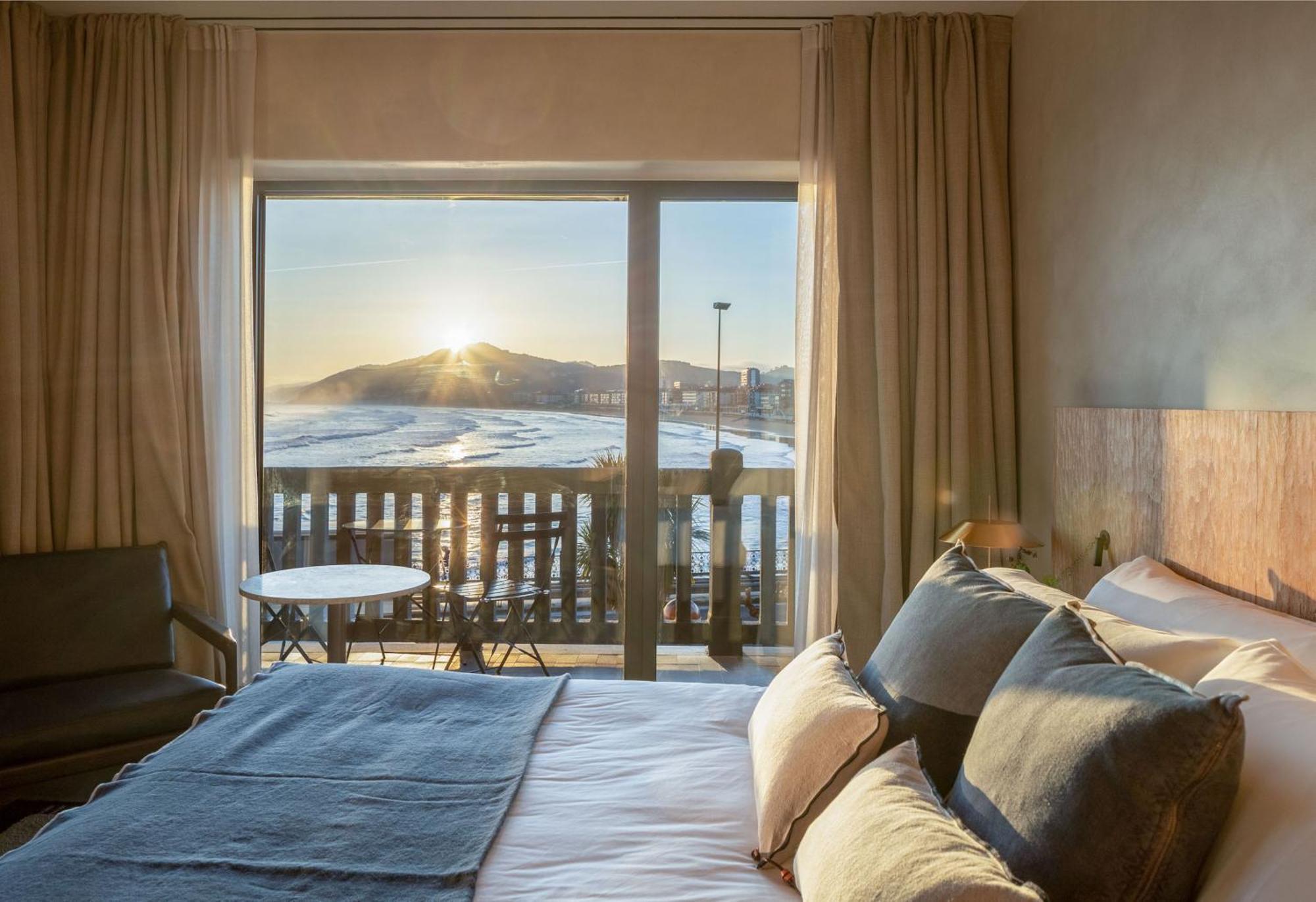 Hotel Ur Bare Zarautz Bagian luar foto